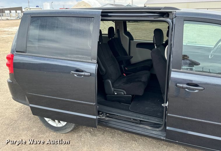 image for item NJ9479 2013 Dodge Grand Caravan van