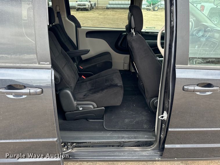 image for item NJ9479 2013 Dodge Grand Caravan van