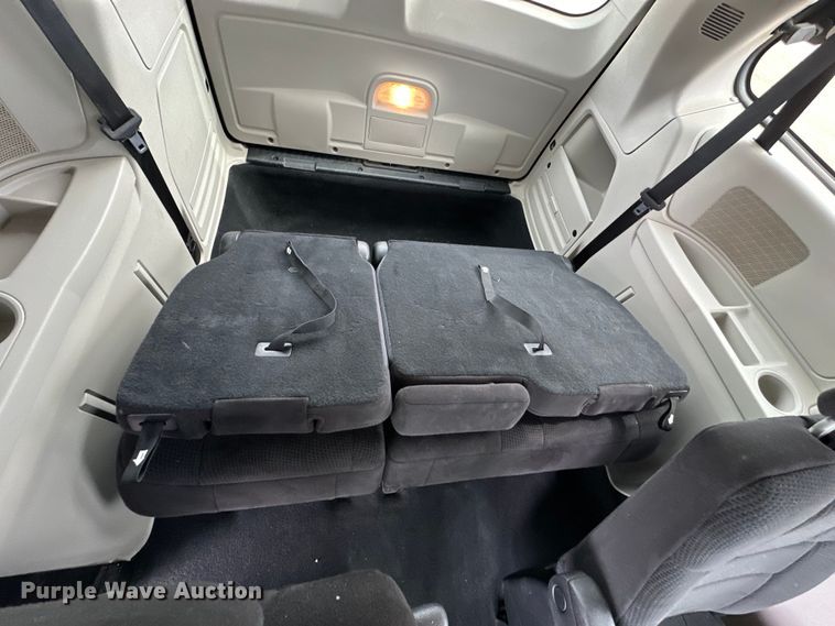 image for item NJ9479 2013 Dodge Grand Caravan van