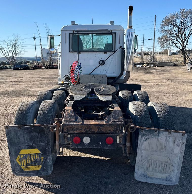 image for item NJ9497 2001 Mack CH613 semi truck
