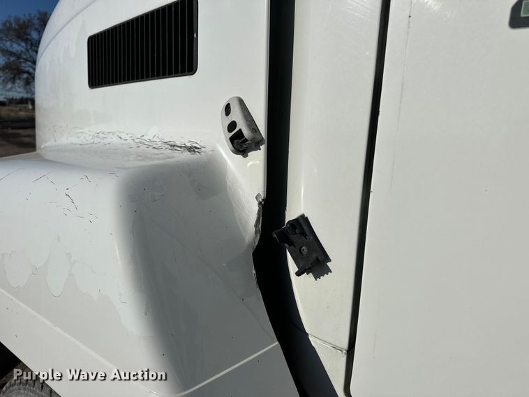 image for item NJ9497 2001 Mack CH613 semi truck