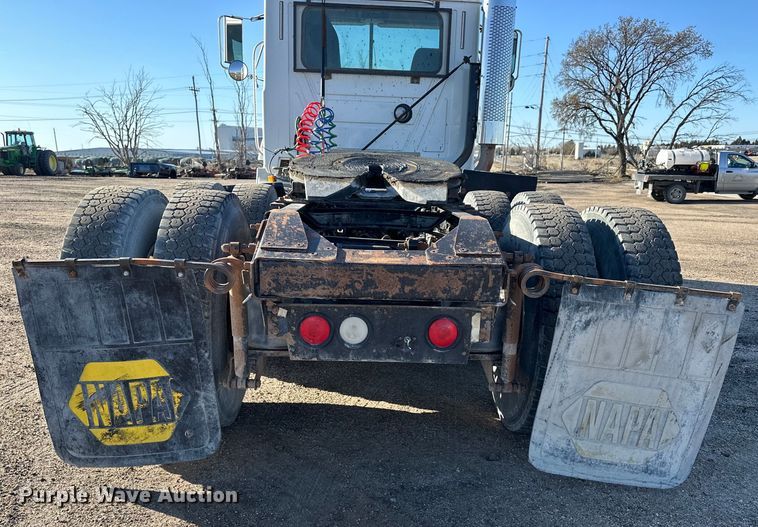 image for item NJ9497 2001 Mack CH613 semi truck