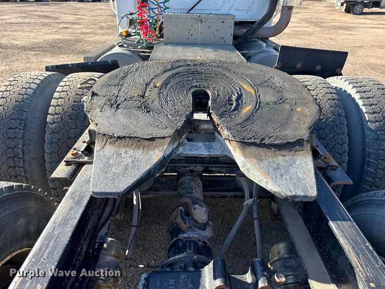 image for item NJ9497 2001 Mack CH613 semi truck