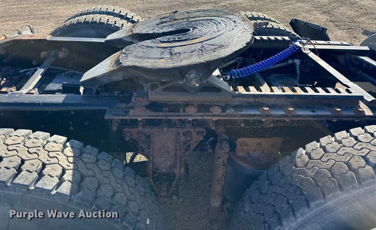 image for item NJ9497 2001 Mack CH613 semi truck