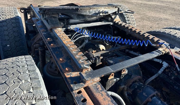 image for item NJ9497 2001 Mack CH613 semi truck