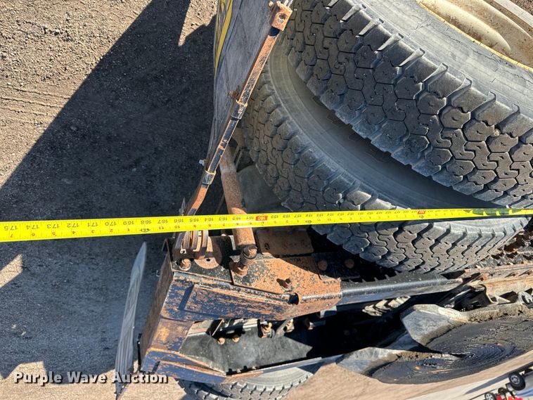 image for item NJ9497 2001 Mack CH613 semi truck