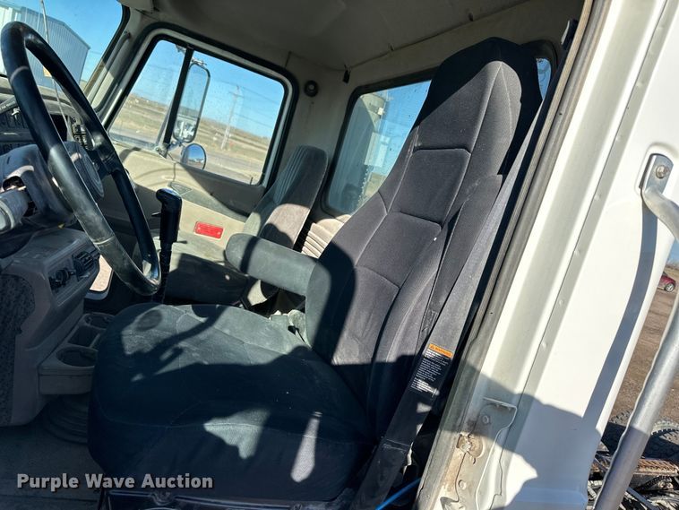 image for item NJ9497 2001 Mack CH613 semi truck