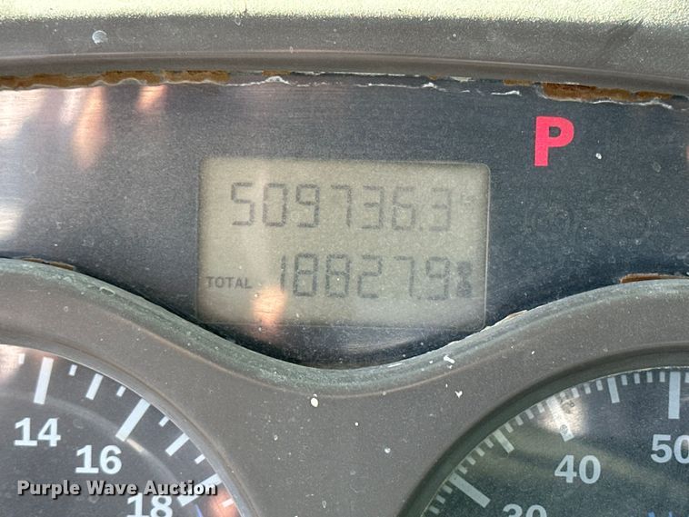 image for item NJ9497 2001 Mack CH613 semi truck