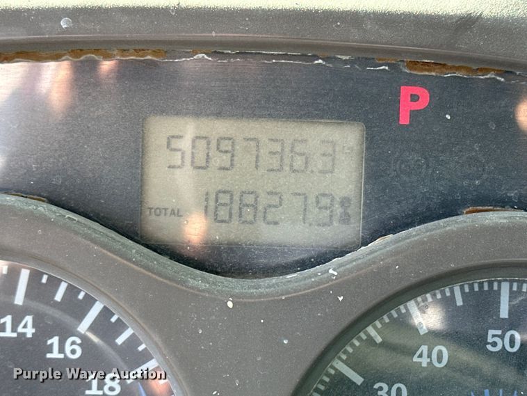 image for item NJ9497 2001 Mack CH613 semi truck