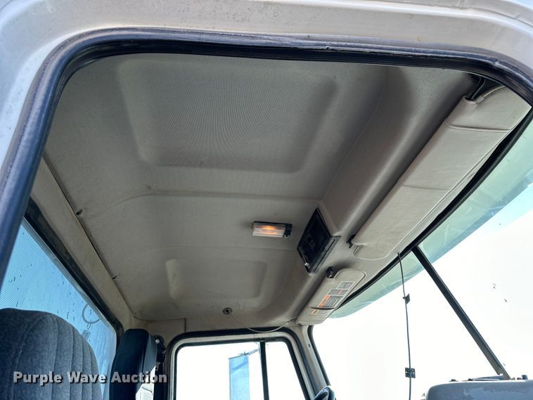 image for item NJ9497 2001 Mack CH613 semi truck