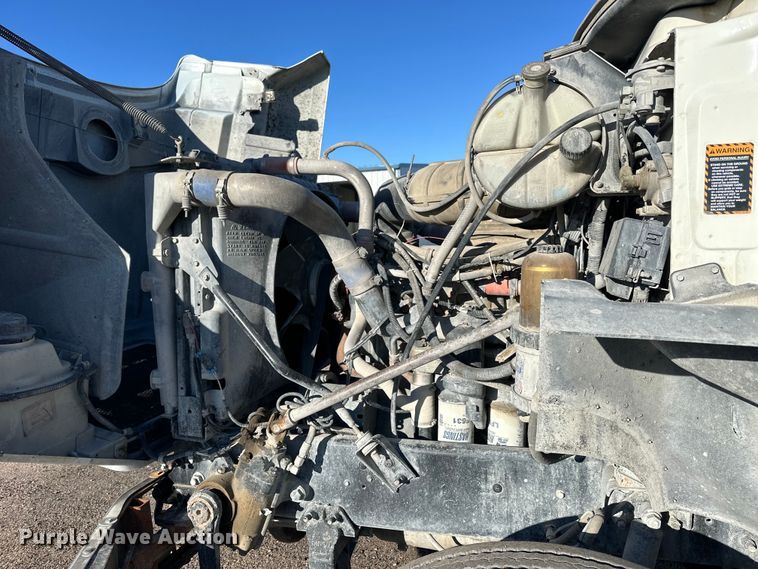 image for item NJ9497 2001 Mack CH613 semi truck