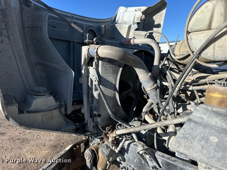 image for item NJ9497 2001 Mack CH613 semi truck