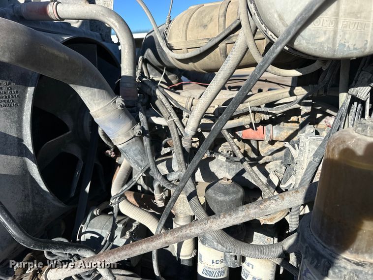 image for item NJ9497 2001 Mack CH613 semi truck