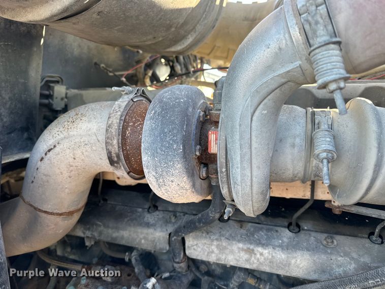 image for item NJ9497 2001 Mack CH613 semi truck