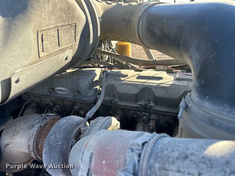 image for item NJ9497 2001 Mack CH613 semi truck