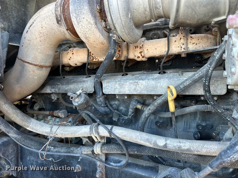 image for item NJ9497 2001 Mack CH613 semi truck