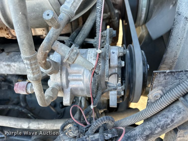 image for item NJ9497 2001 Mack CH613 semi truck