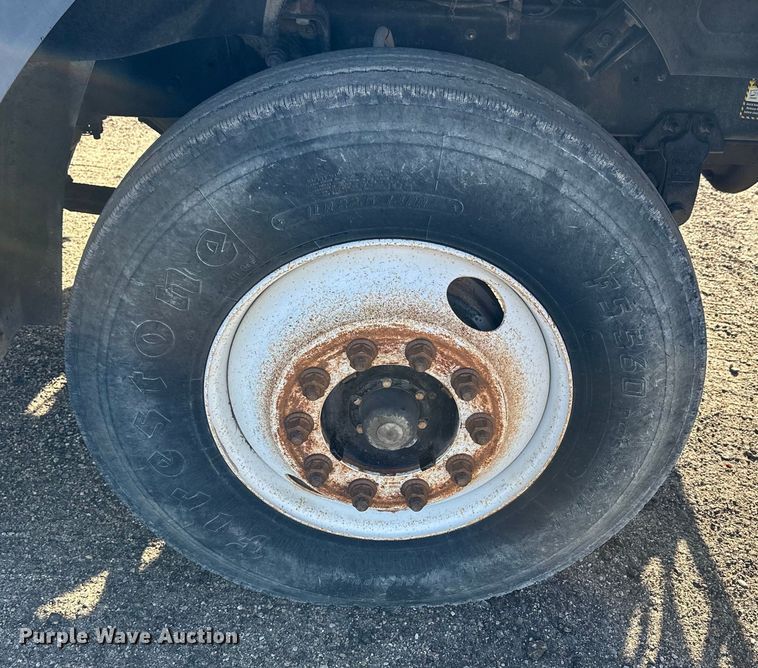 image for item NJ9497 2001 Mack CH613 semi truck