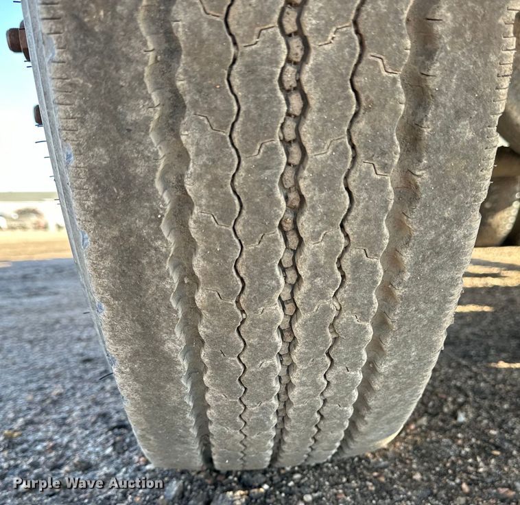 image for item NJ9497 2001 Mack CH613 semi truck