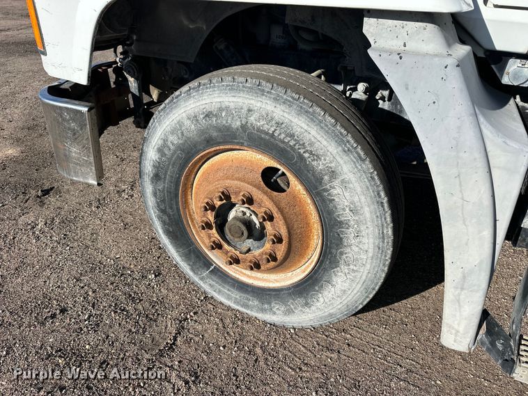 image for item NJ9497 2001 Mack CH613 semi truck