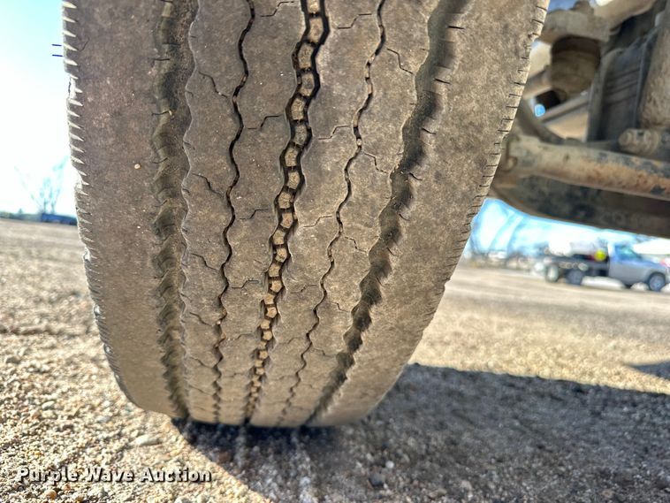 image for item NJ9497 2001 Mack CH613 semi truck