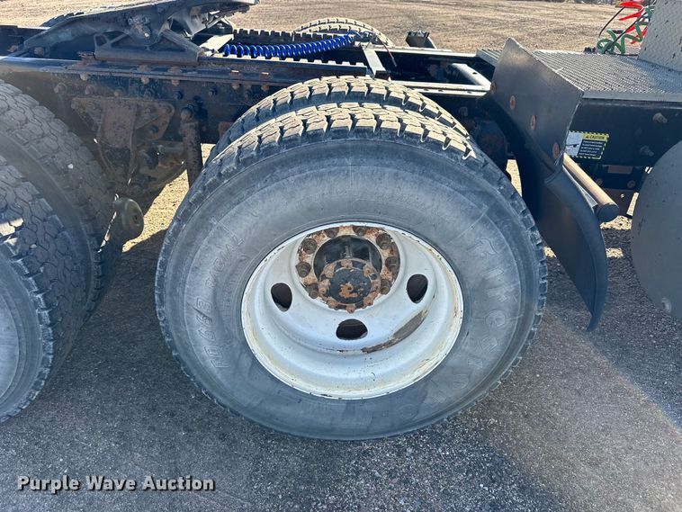 image for item NJ9497 2001 Mack CH613 semi truck