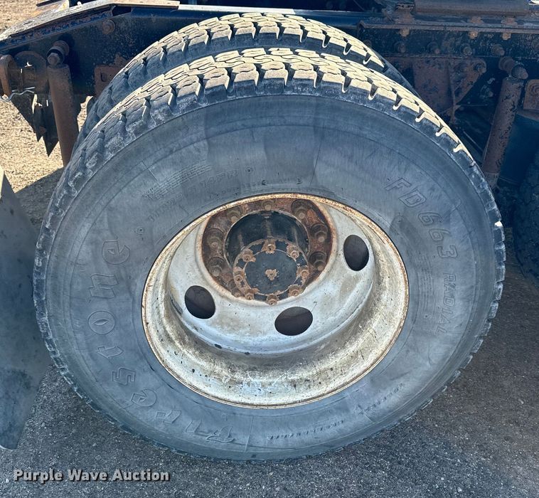 image for item NJ9497 2001 Mack CH613 semi truck