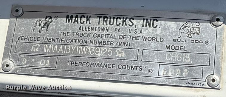 image for item NJ9497 2001 Mack CH613 semi truck