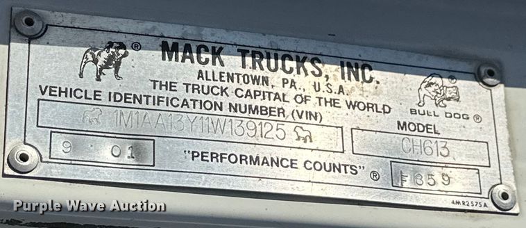 image for item NJ9497 2001 Mack CH613 semi truck