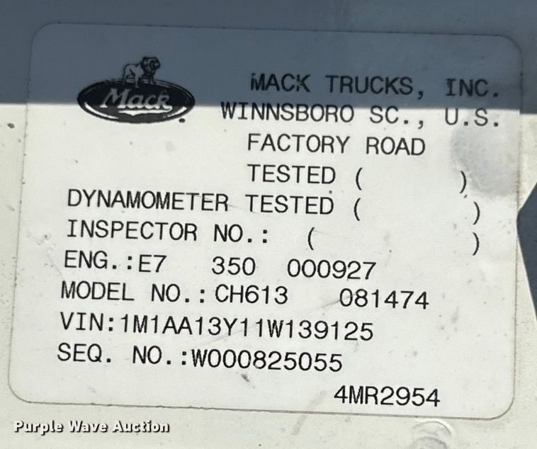 image for item NJ9497 2001 Mack CH613 semi truck