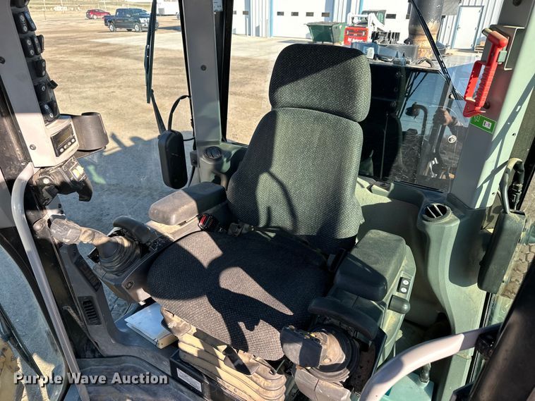 image for item NJ9500 2014 Caterpiller 120M2 motor grader