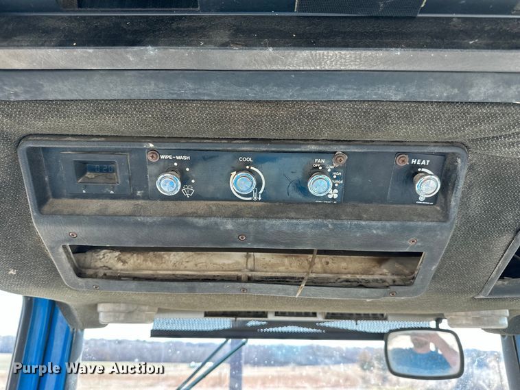 image for item NJ9503 1990 Ford 6610 tractor