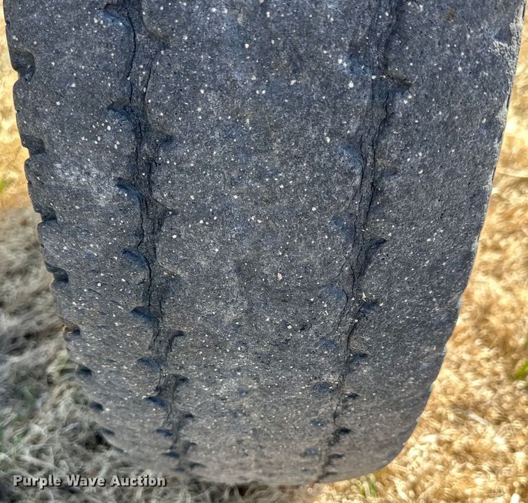 image for item NJ9503 1990 Ford 6610 tractor