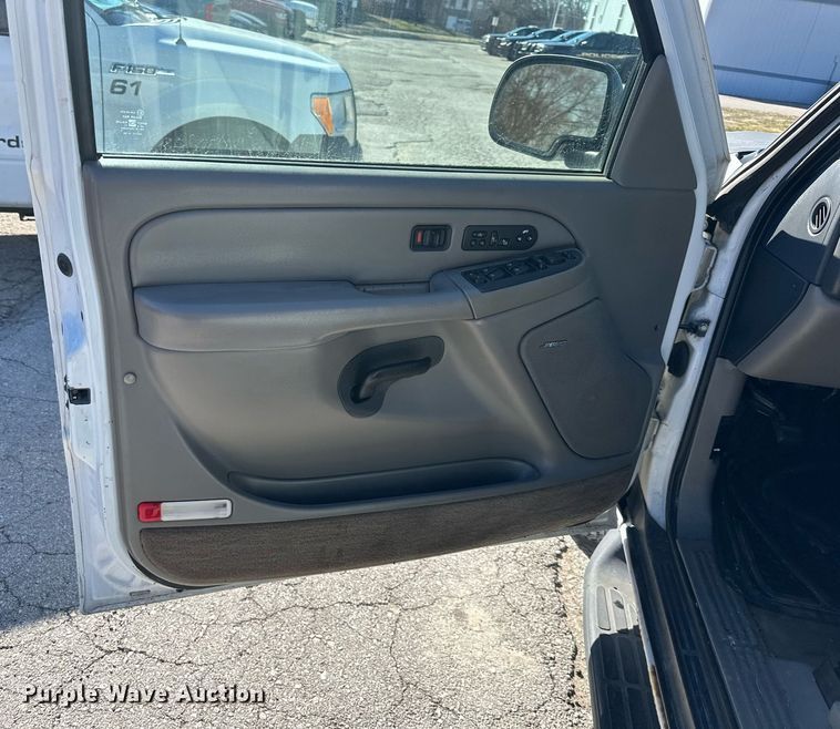 image for item NL9369 2005 GMC  Yukon SUV