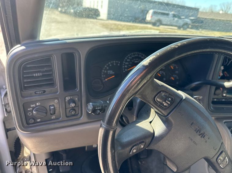 image for item NL9369 2005 GMC  Yukon SUV