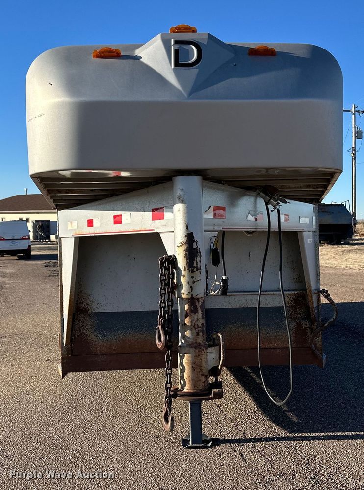 image for item NM9427 1997 Featherlite livestock trailer