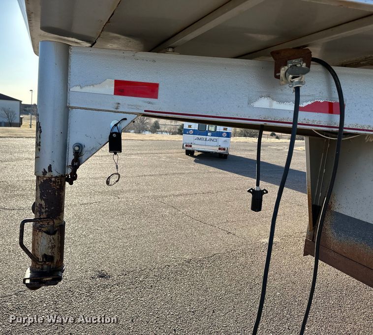 image for item NM9427 1997 Featherlite livestock trailer