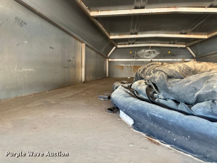 image for item NM9427 1997 Featherlite livestock trailer