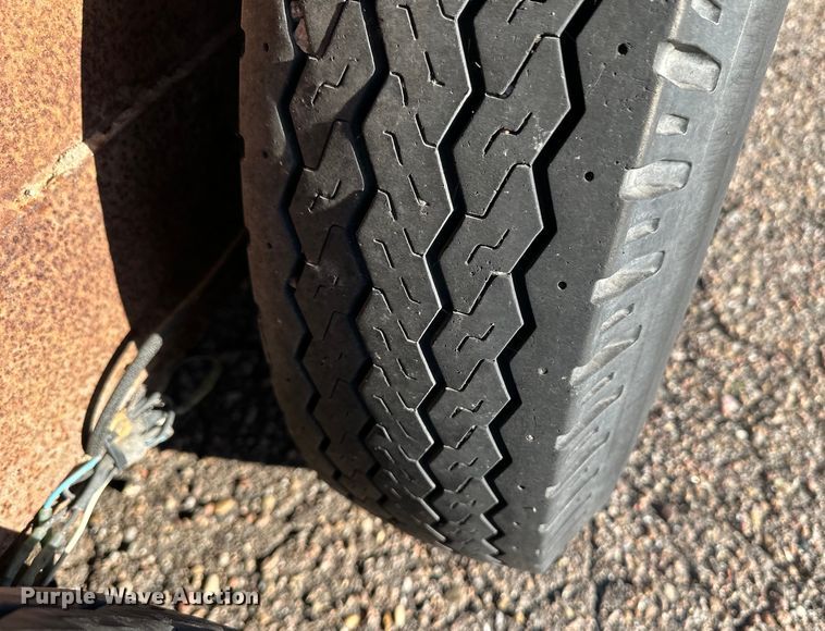 image for item NM9427 1997 Featherlite livestock trailer