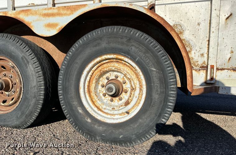 image for item NM9427 1997 Featherlite livestock trailer