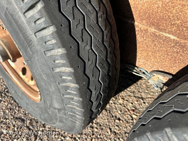 image for item NM9427 1997 Featherlite livestock trailer