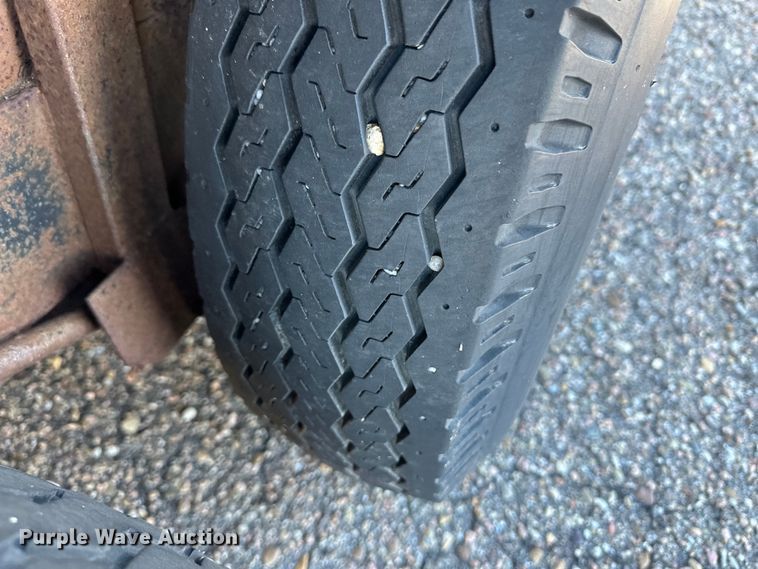 image for item NM9427 1997 Featherlite livestock trailer