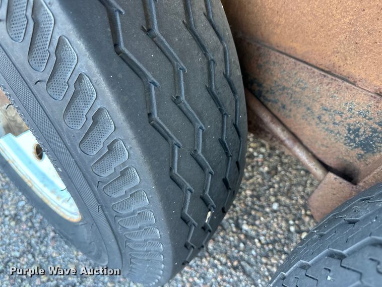 image for item NM9427 1997 Featherlite livestock trailer