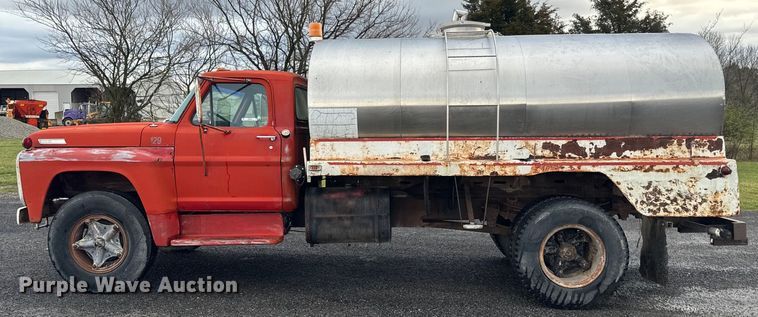 image for item NS9524 1967 Ford F600 water truck