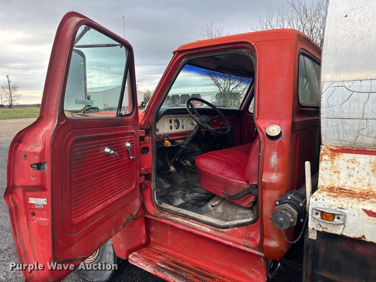 image for item NS9524 1967 Ford F600 water truck