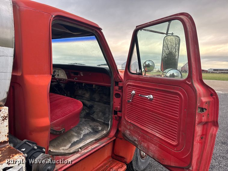 image for item NS9524 1967 Ford F600 water truck