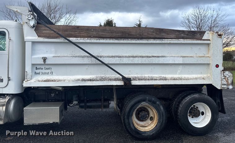 image for item NS9525 1998 Peterbilt 330 dump truck