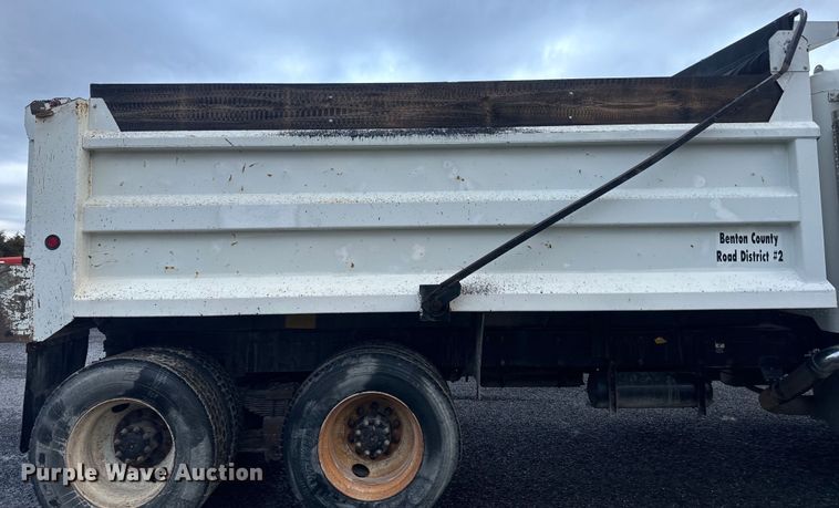 image for item NS9525 1998 Peterbilt 330 dump truck