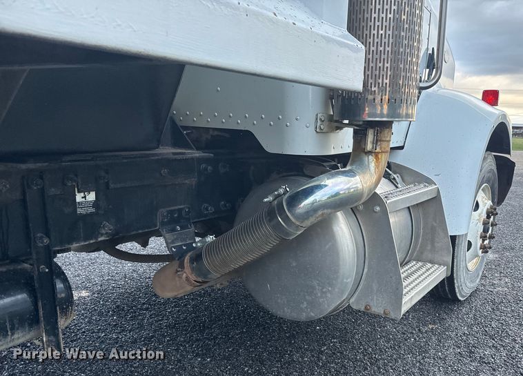 image for item NS9525 1998 Peterbilt 330 dump truck