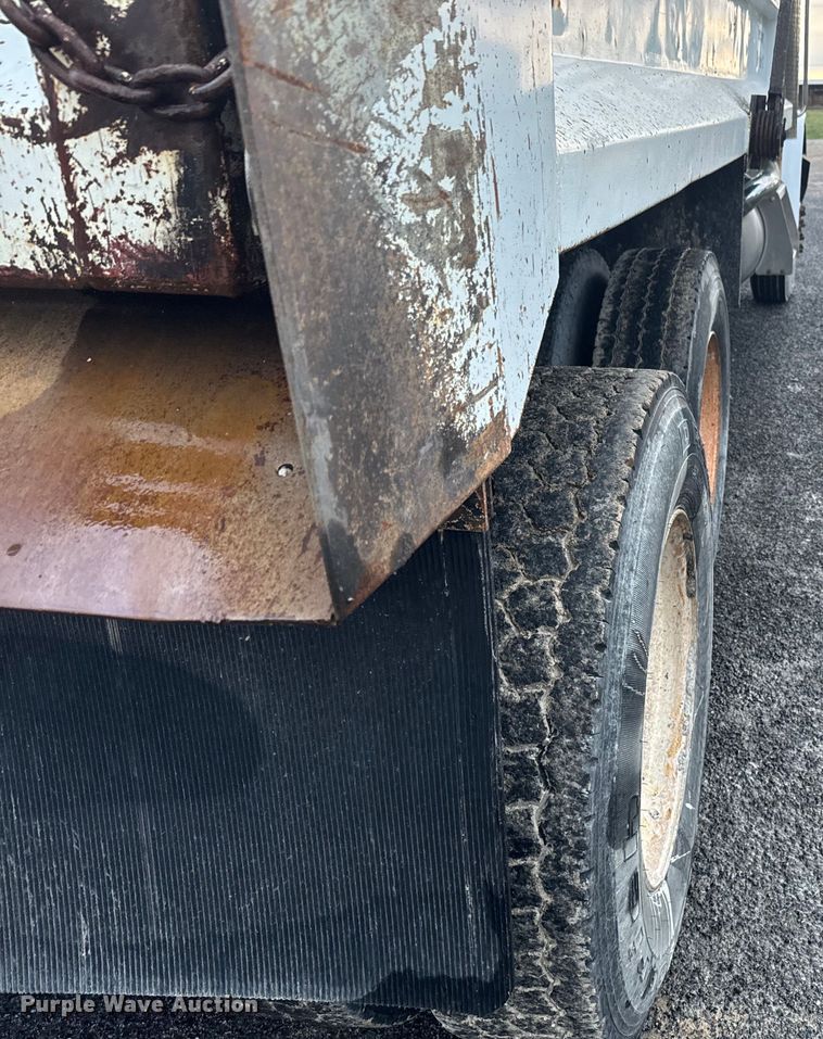 image for item NS9525 1998 Peterbilt 330 dump truck